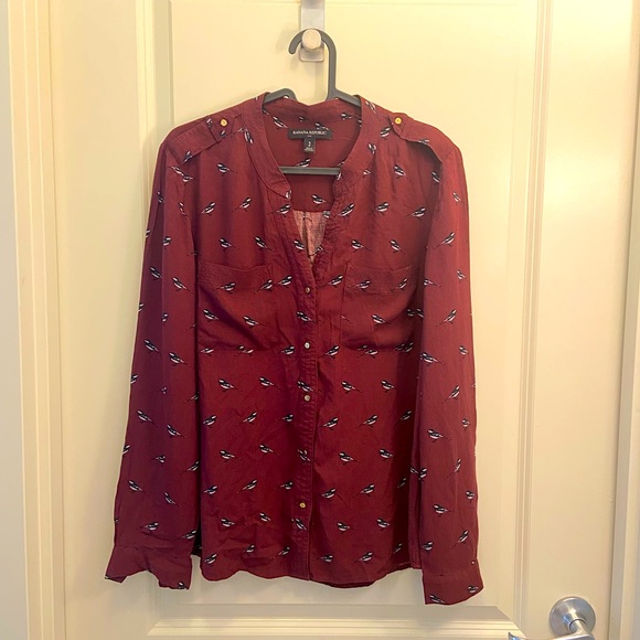 ✨4/$20✨ - Women’s top Burgundy with Sparrows - Picture 2 of 9